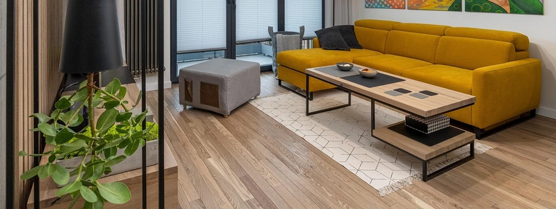 Salón con parquet instalado por la empresa parquetista en Madrid